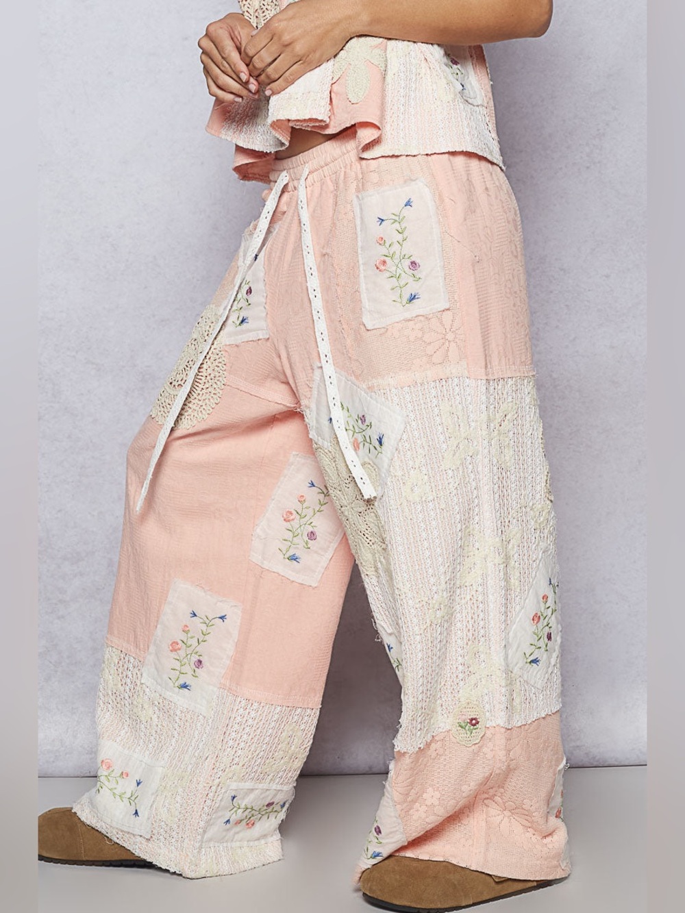 POL Patchwork Wide-Leg Pants with Crochet & Embroidery - Picture 3 of 4